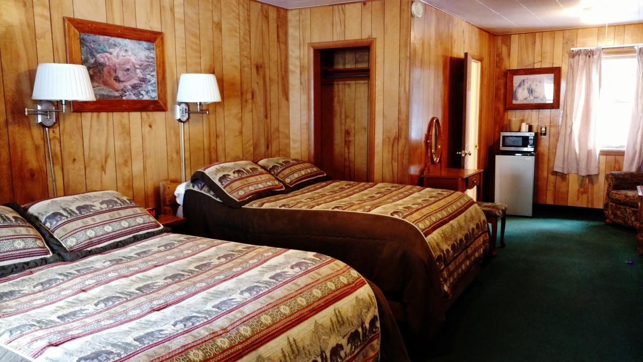 Dancing Bears Inn East Glacier Park Village Bagian luar foto