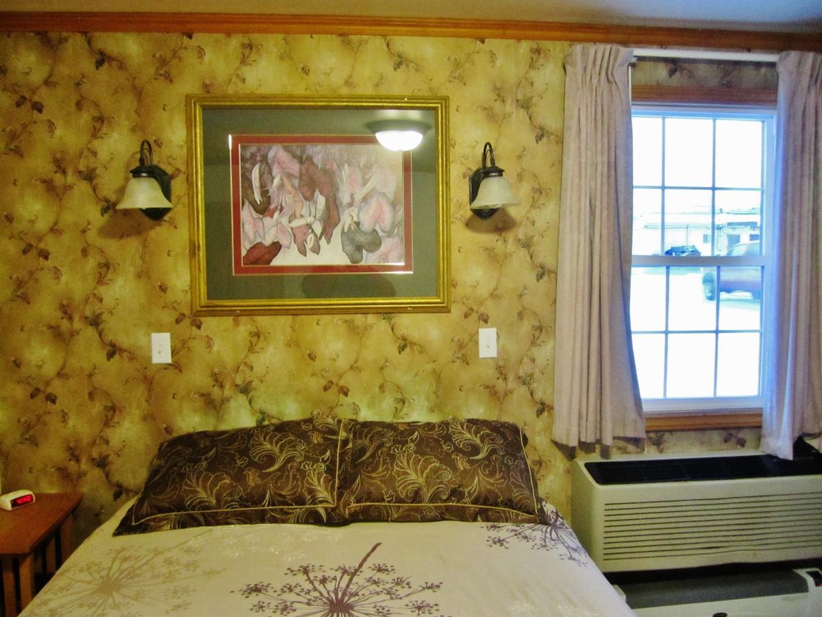 Dancing Bears Inn East Glacier Park Village Bagian luar foto
