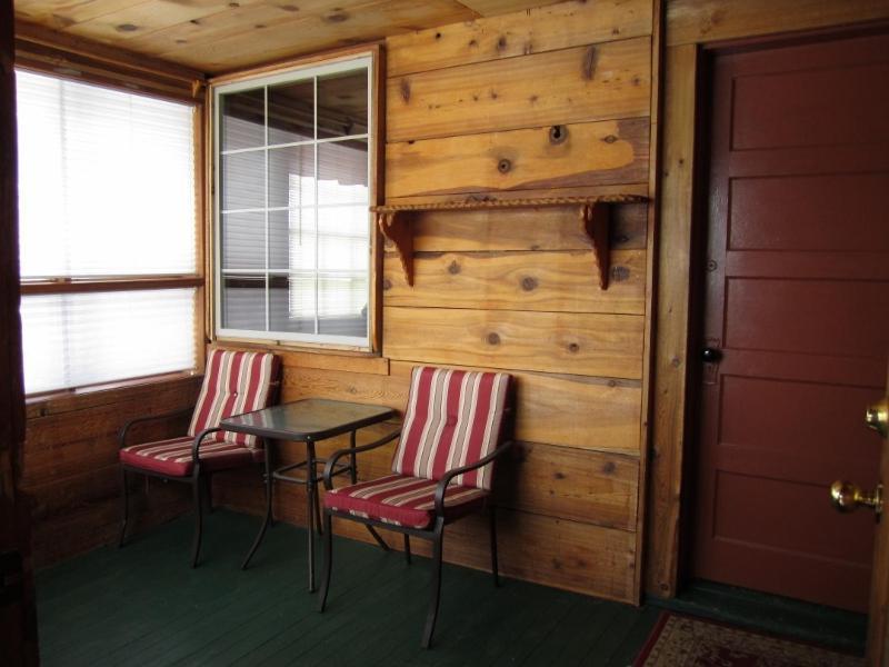 Dancing Bears Inn East Glacier Park Village Bagian luar foto