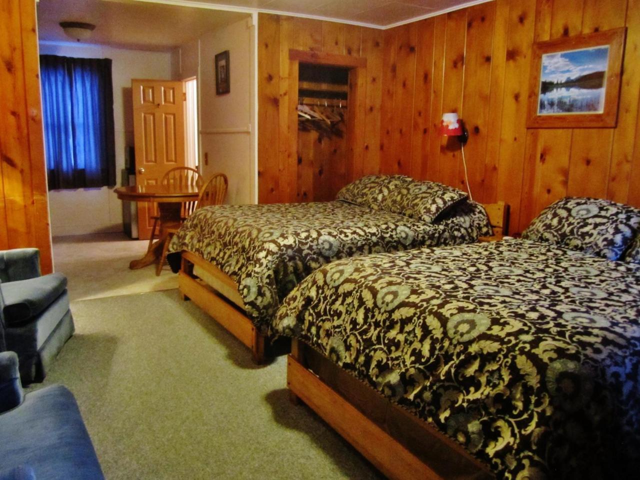 Dancing Bears Inn East Glacier Park Village Bagian luar foto